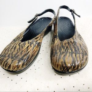 ANA-Tech Sling Back Clog Size 8-8.5      TU39